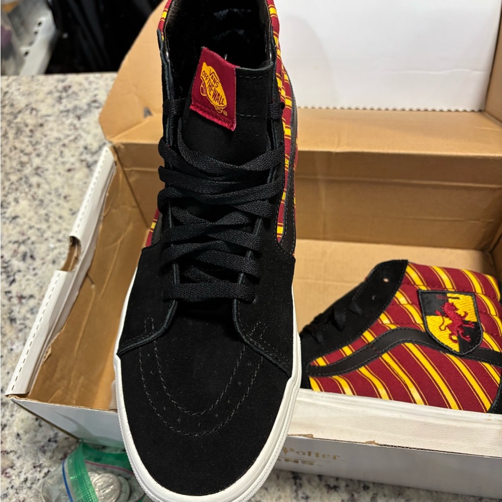 Vans Men's Black and Red High-Top Sneakers Harry Potter - Picture 3 of 6